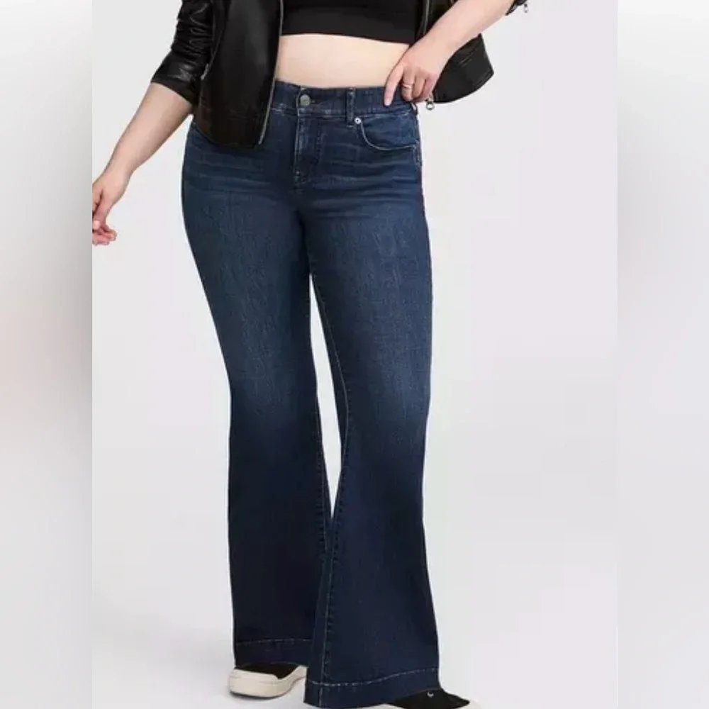 Torrid Bombshell Flare jeans - Picture 1 of 12